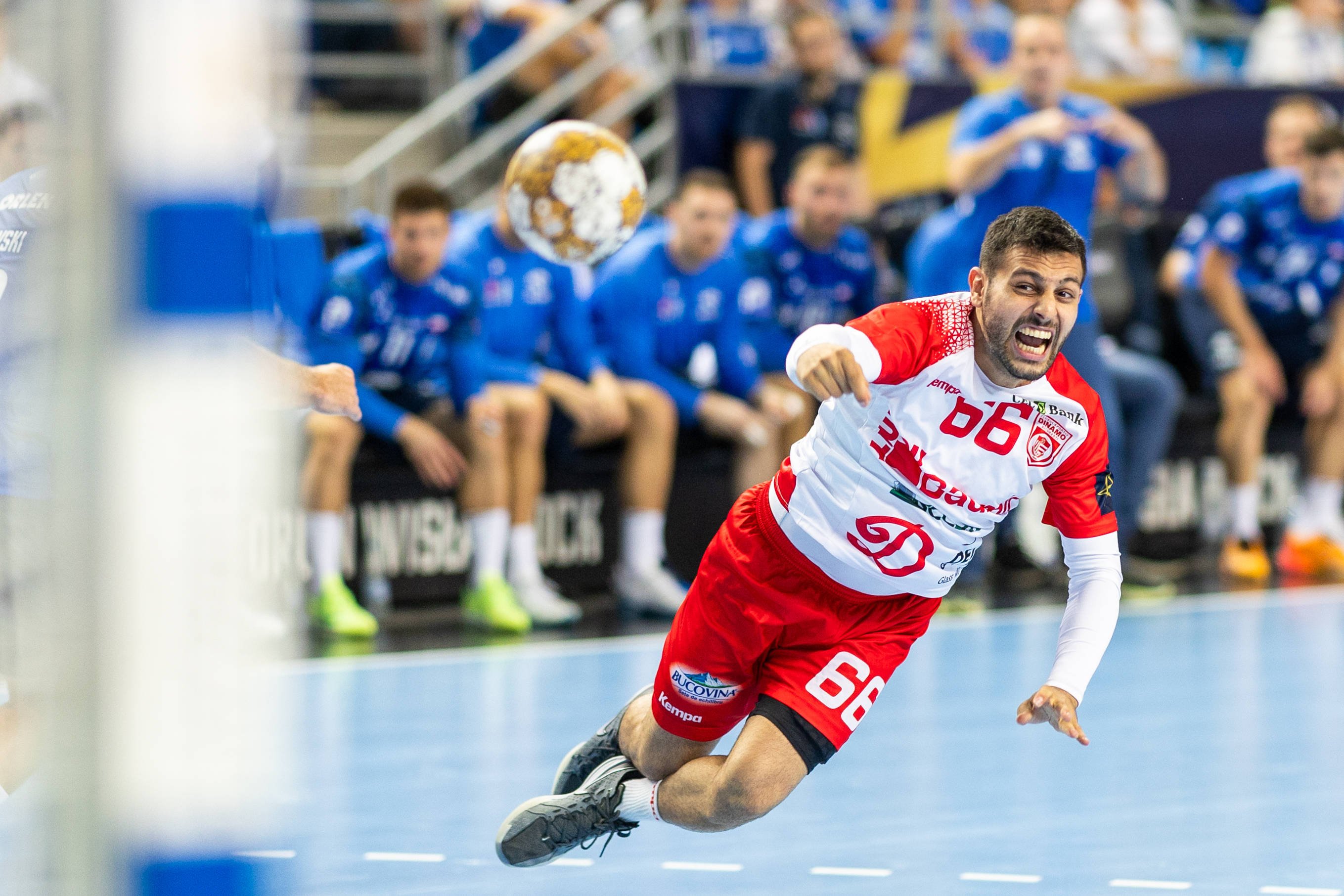 Dinamo - Steaua 35-32. &rdquo;Dulăii&rdquo; obțin victoria &icirc;n &rdquo;Eternul derby&rdquo;